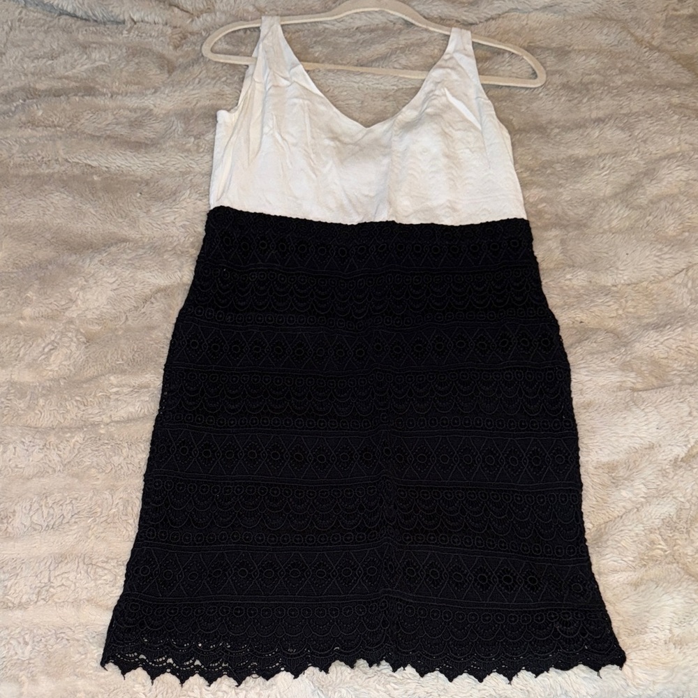LOFT Cream Sleeveless V-Neck Shell